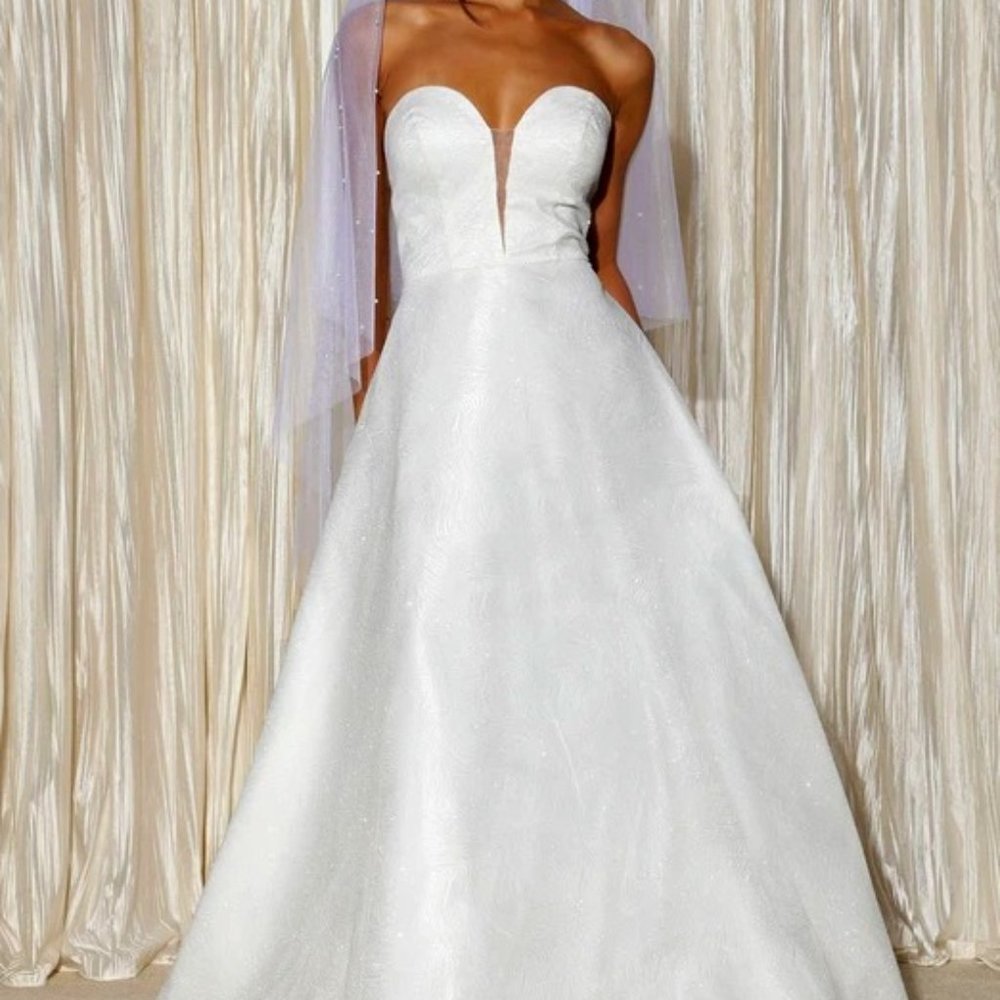 NWT Lulu’s Storybook Romance White Sparkling Lace-Up Strapless A-Line Gown